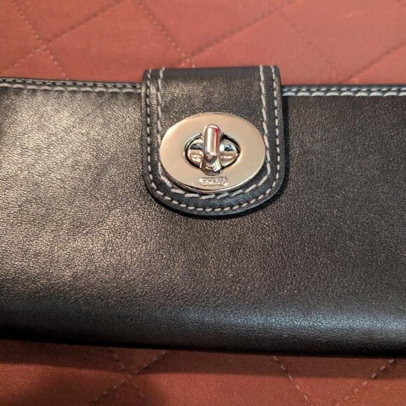 COACH BLACK LEATHER TURN LOCK LONG WALLET - Picture 1 of 10